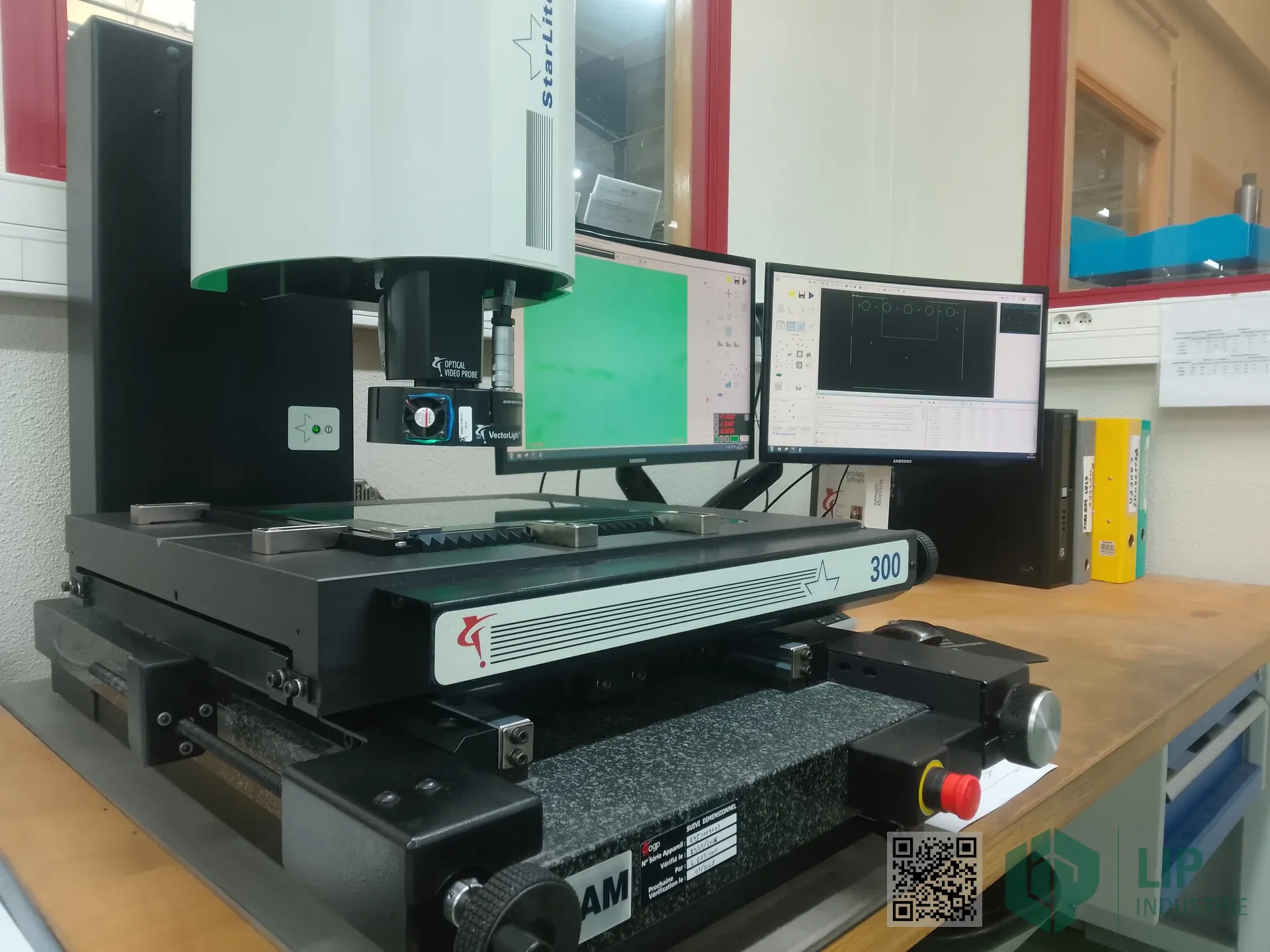 Caméra optique OGP avec sonde VectorLight et double écran de mesure — LIP Industrie Précision, Besançon