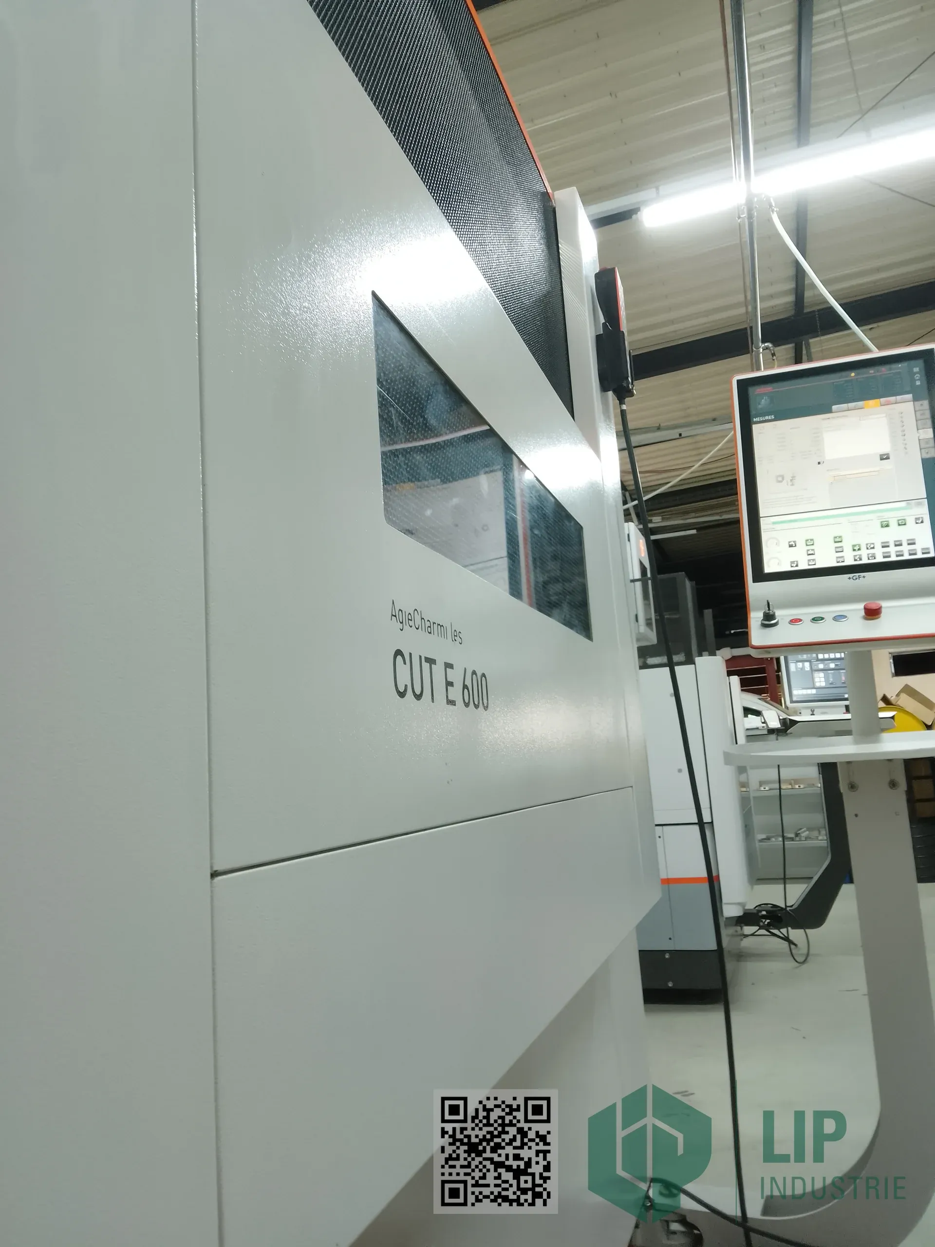 Flanc de la Cut E 600 AgieCharmilles avec son nom gravé — LIP Industrie Précision, Besançon