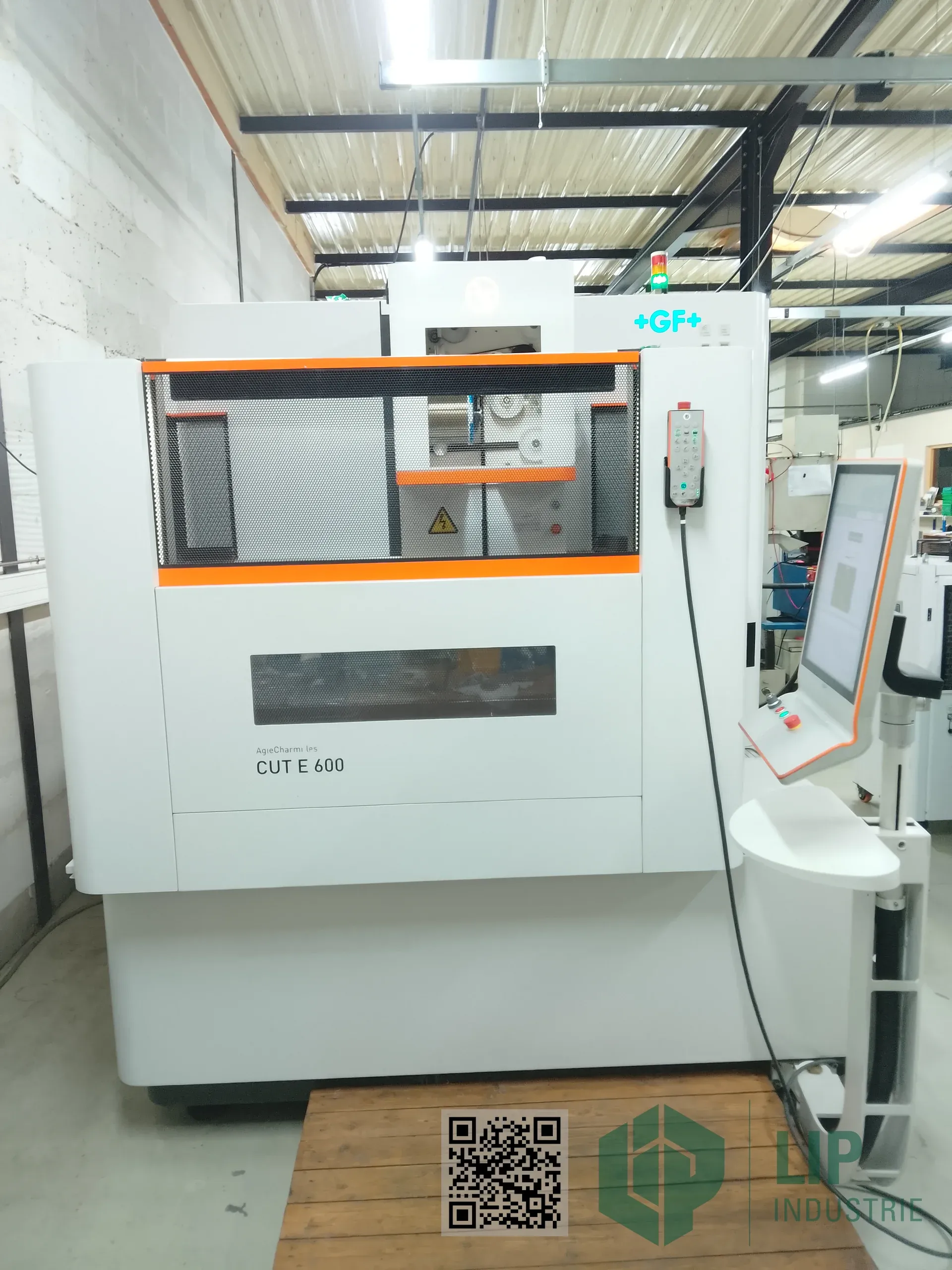 Vue de face de la Cut E 600 +GF+ AgieCharmilles dans l'atelier LIP Industrie Précision à Besançon