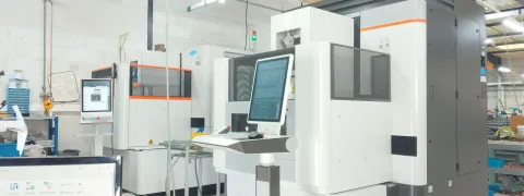 Atelier d'électroérosion fil de LIP Industrie Précision à Besançon : deux machines de découpe fil +GF+ AgieCharmilles