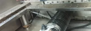 Intérieur de la Cut E 600 +GF+ AgieCharmilles : tête de découpe et mécanisme — LIP Industrie Précision, Besançon